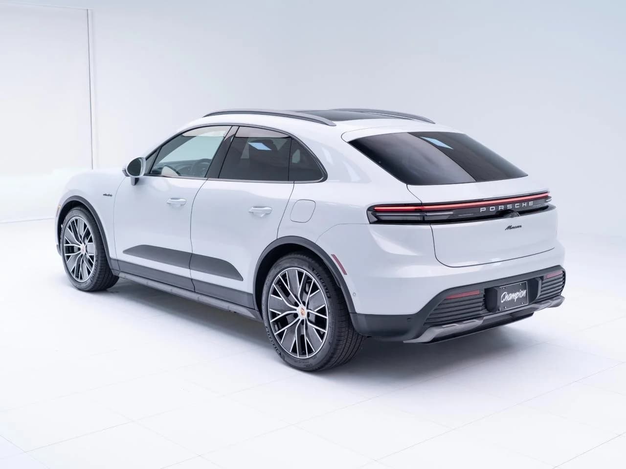 Porsche Macan Electric – photo 3