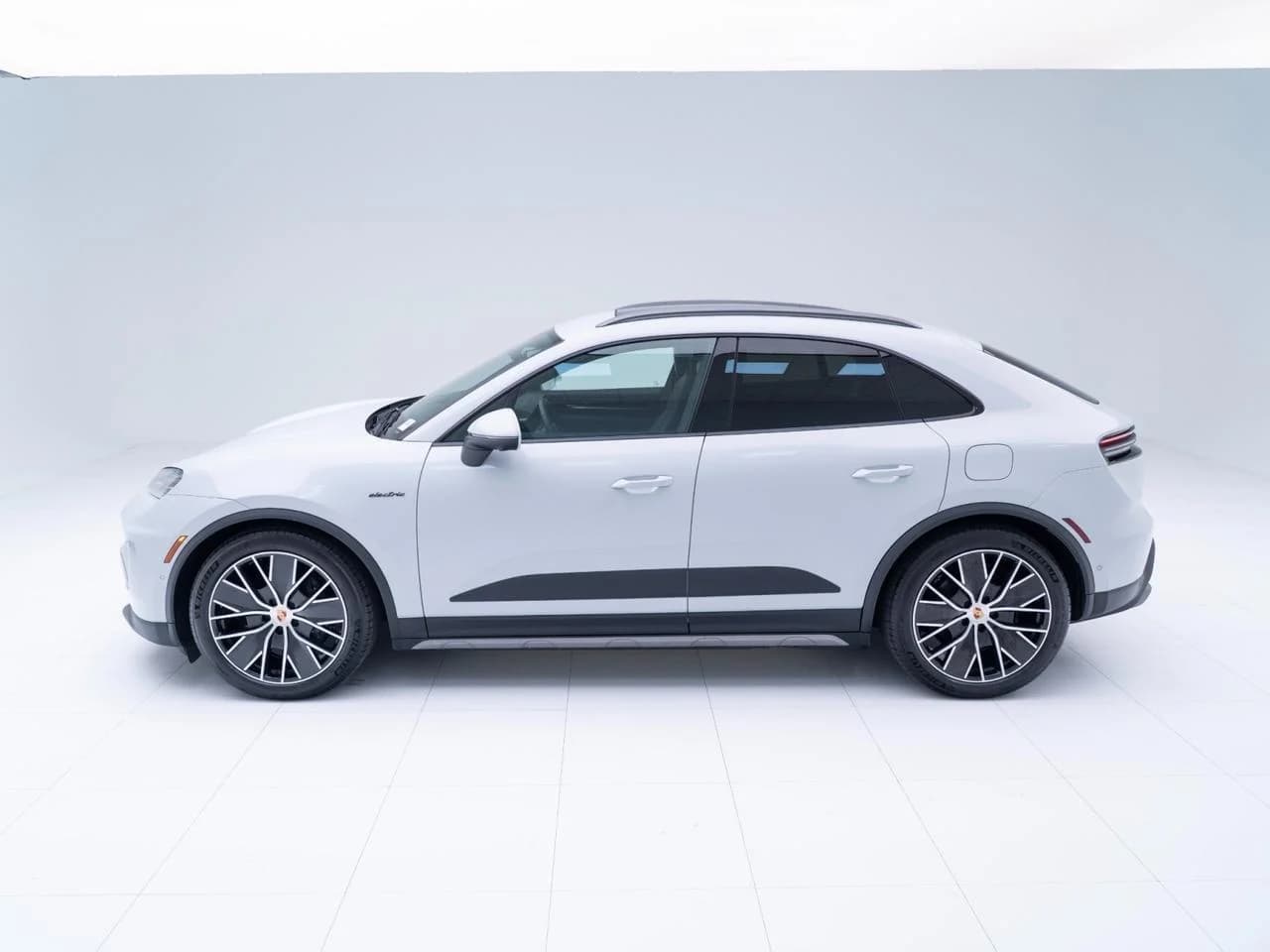 Porsche Macan Electric – photo 2