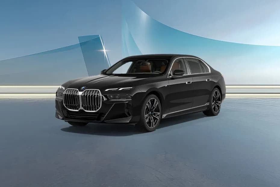 2026 BMW 7 Series Review: The Ultimate Driving Machine Goes Theatrical