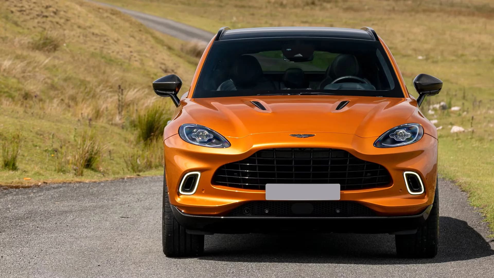 2025 Aston Martin DBX