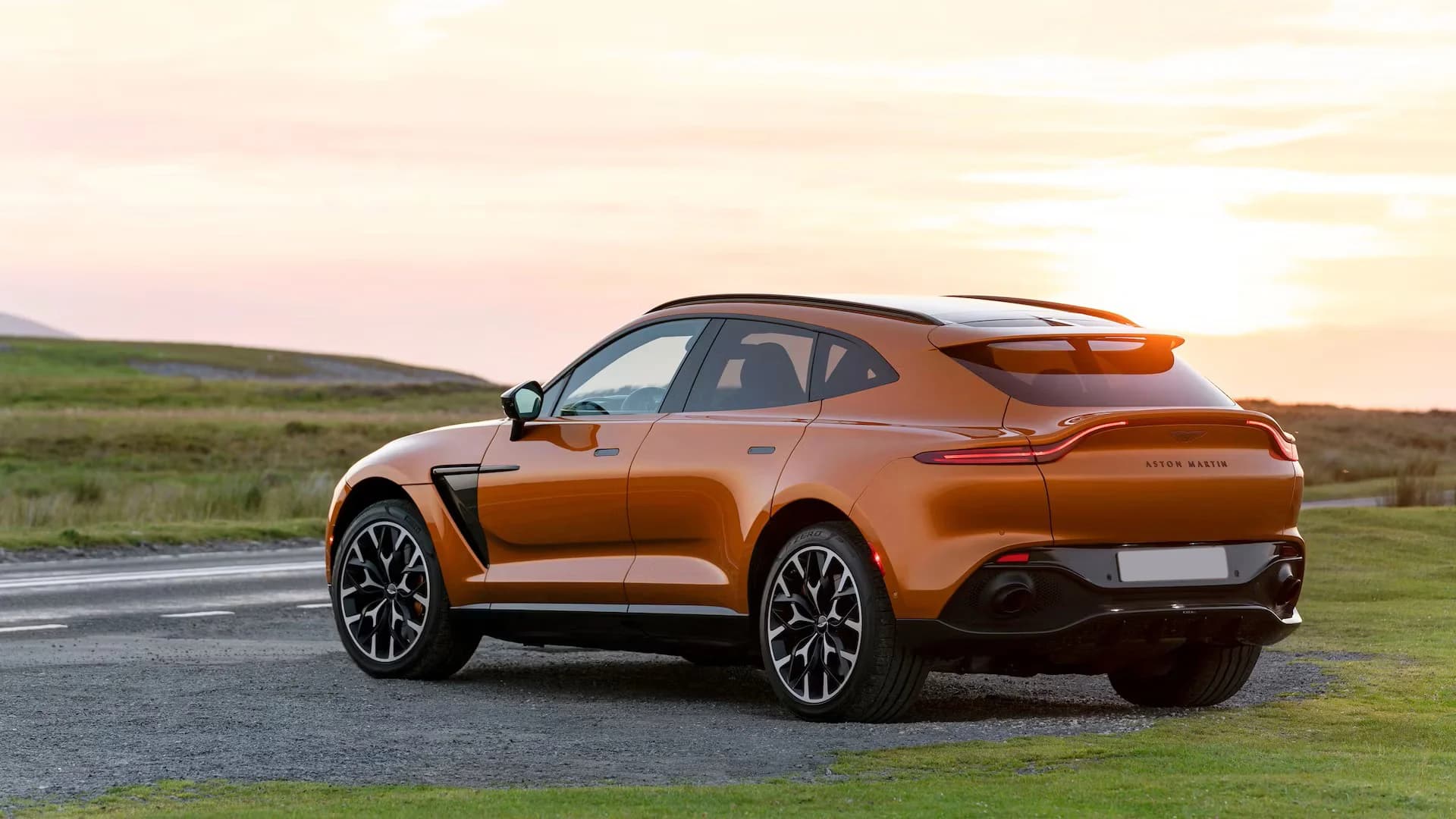Aston Martin DBX – photo 2