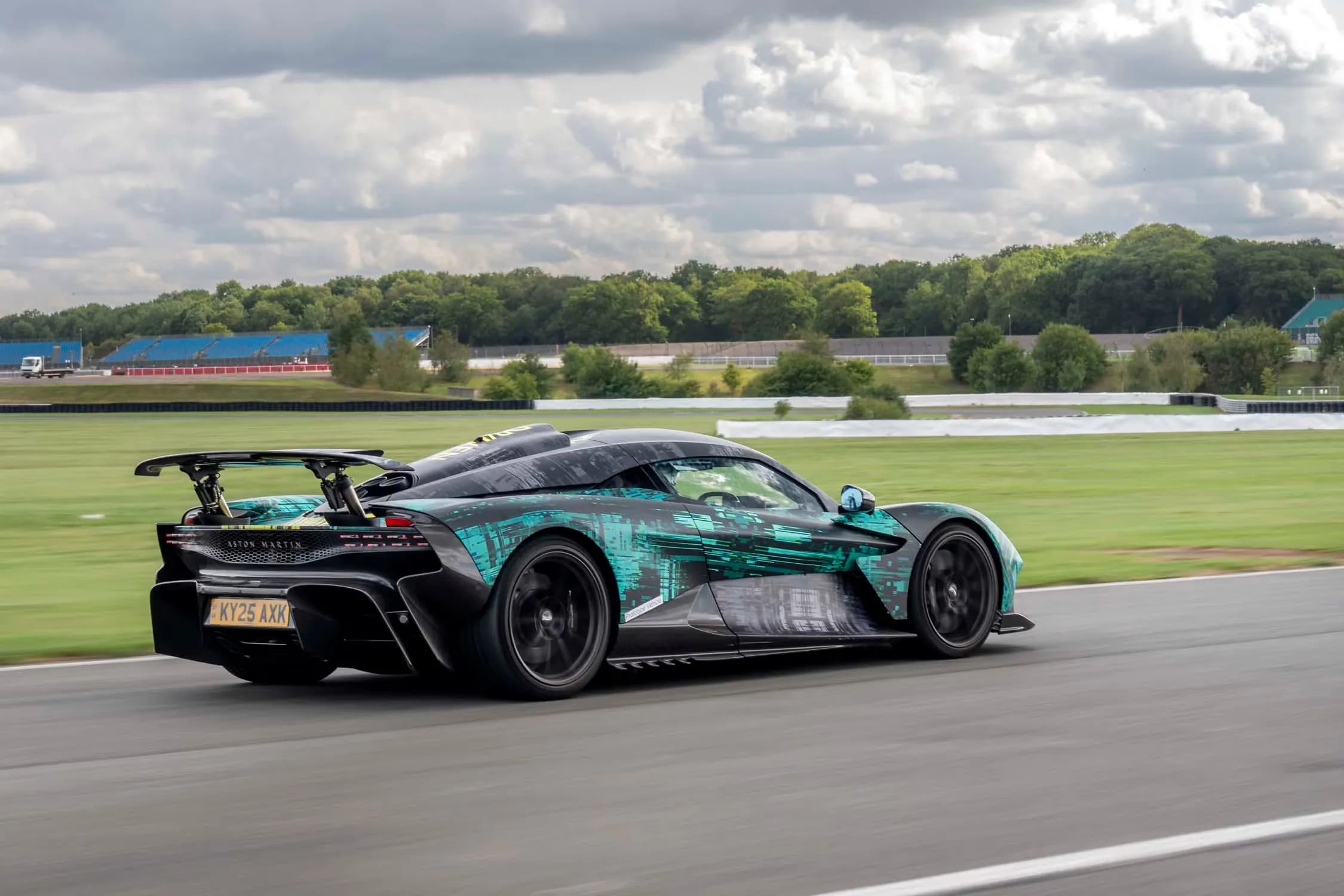 Aston Martin Valhalla – photo 2