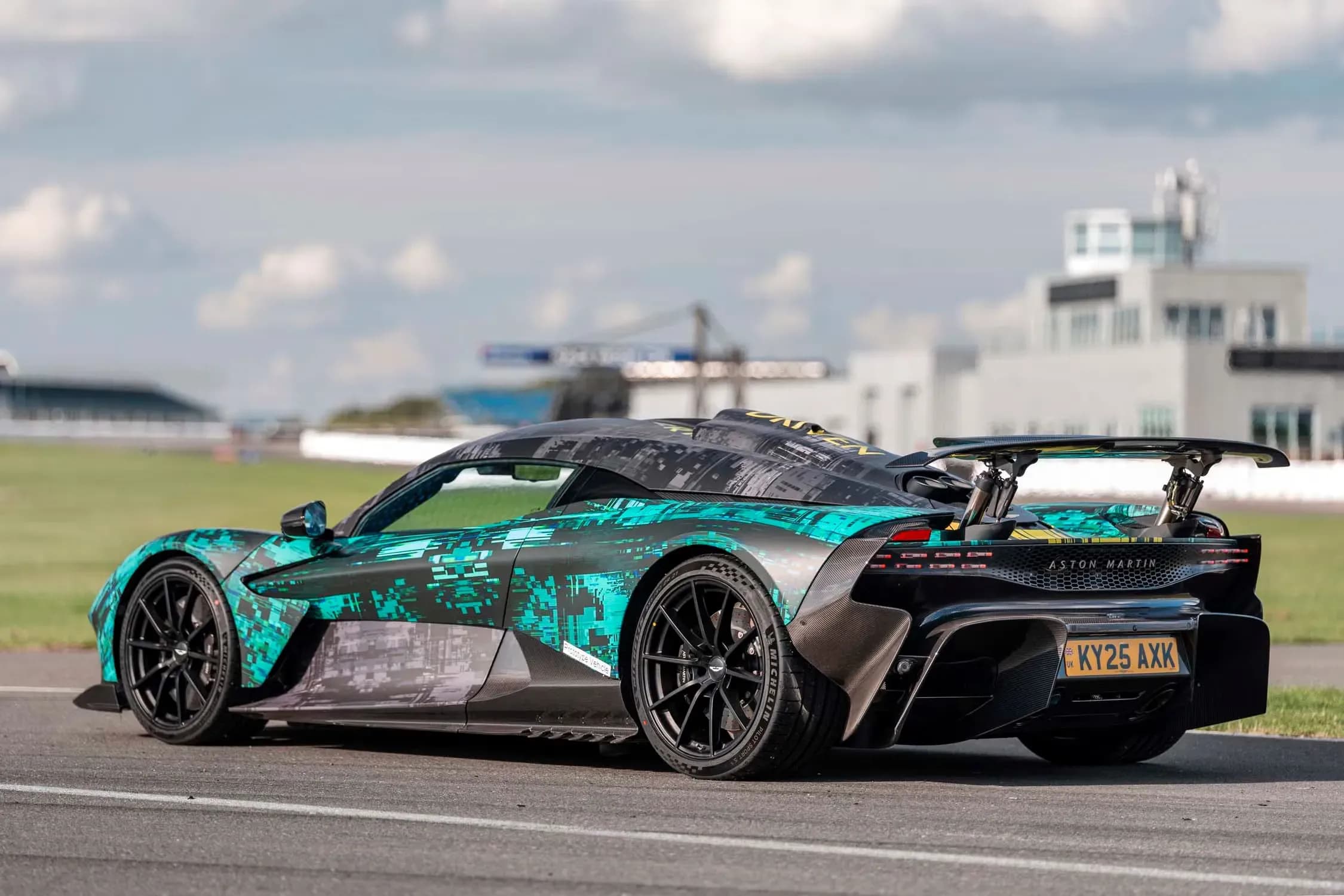 Aston Martin Valhalla – photo 4