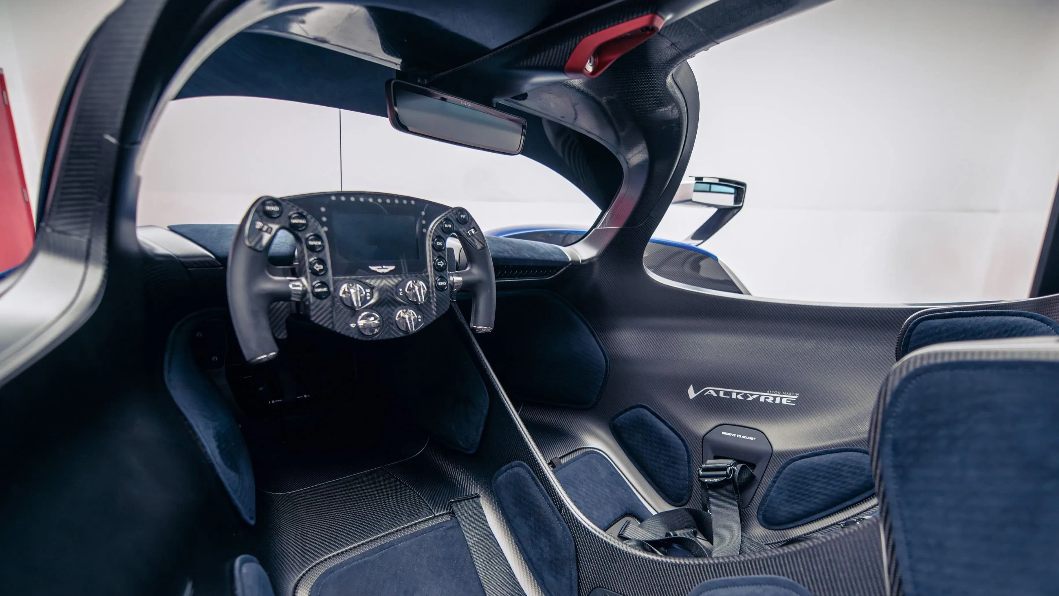 Aston Martin Valkyrie – photo 4