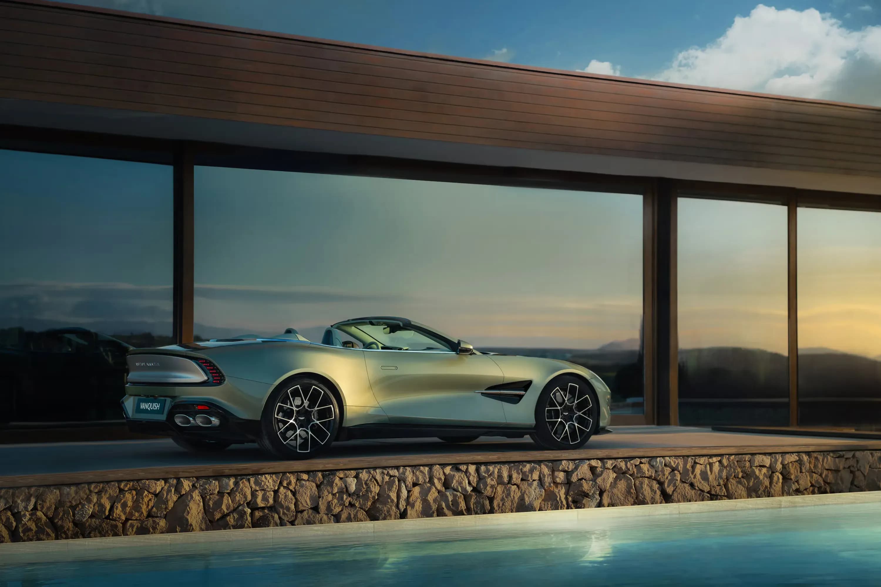 Aston Martin Vanquish – photo 2