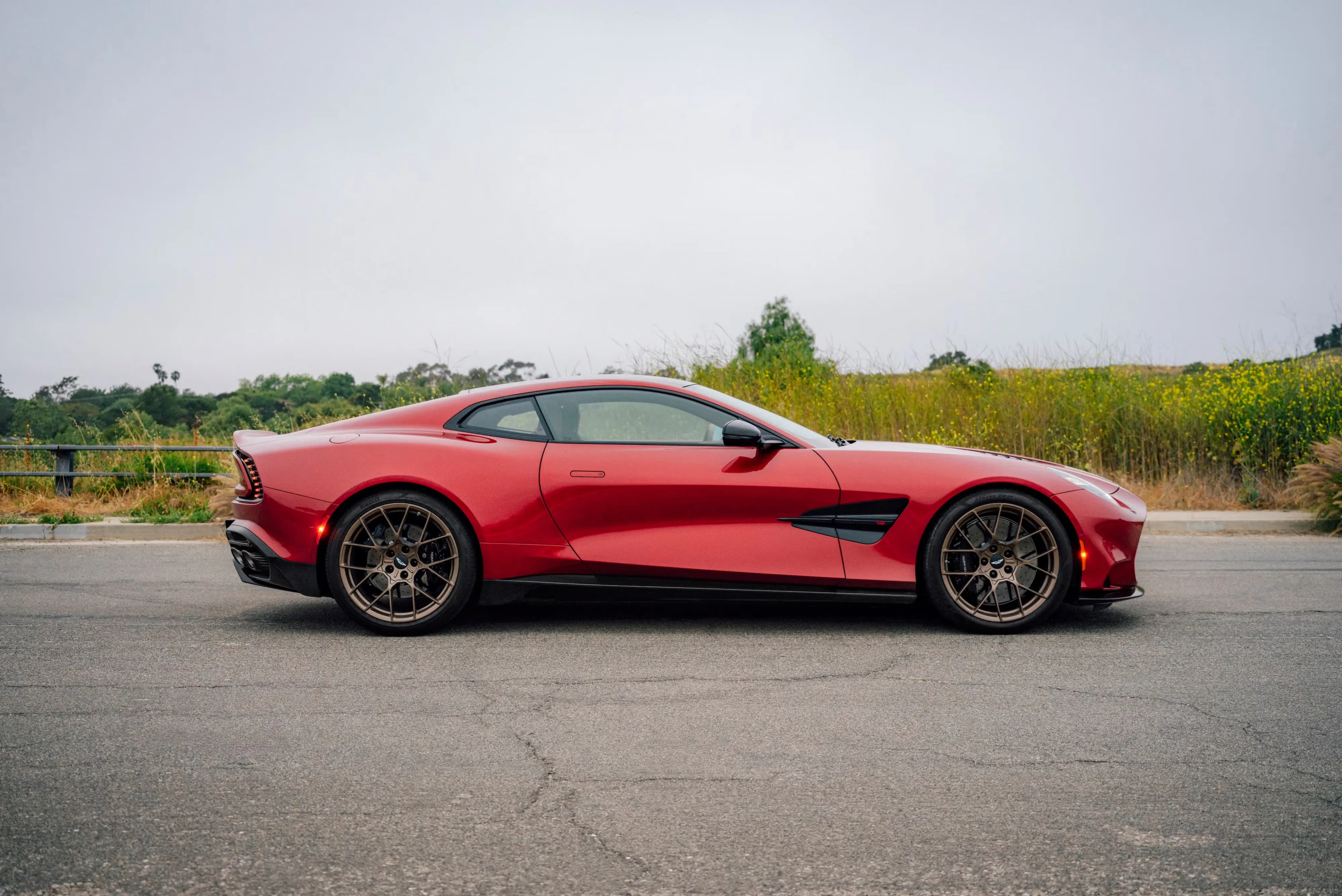 Aston Martin Vanquish – photo 5
