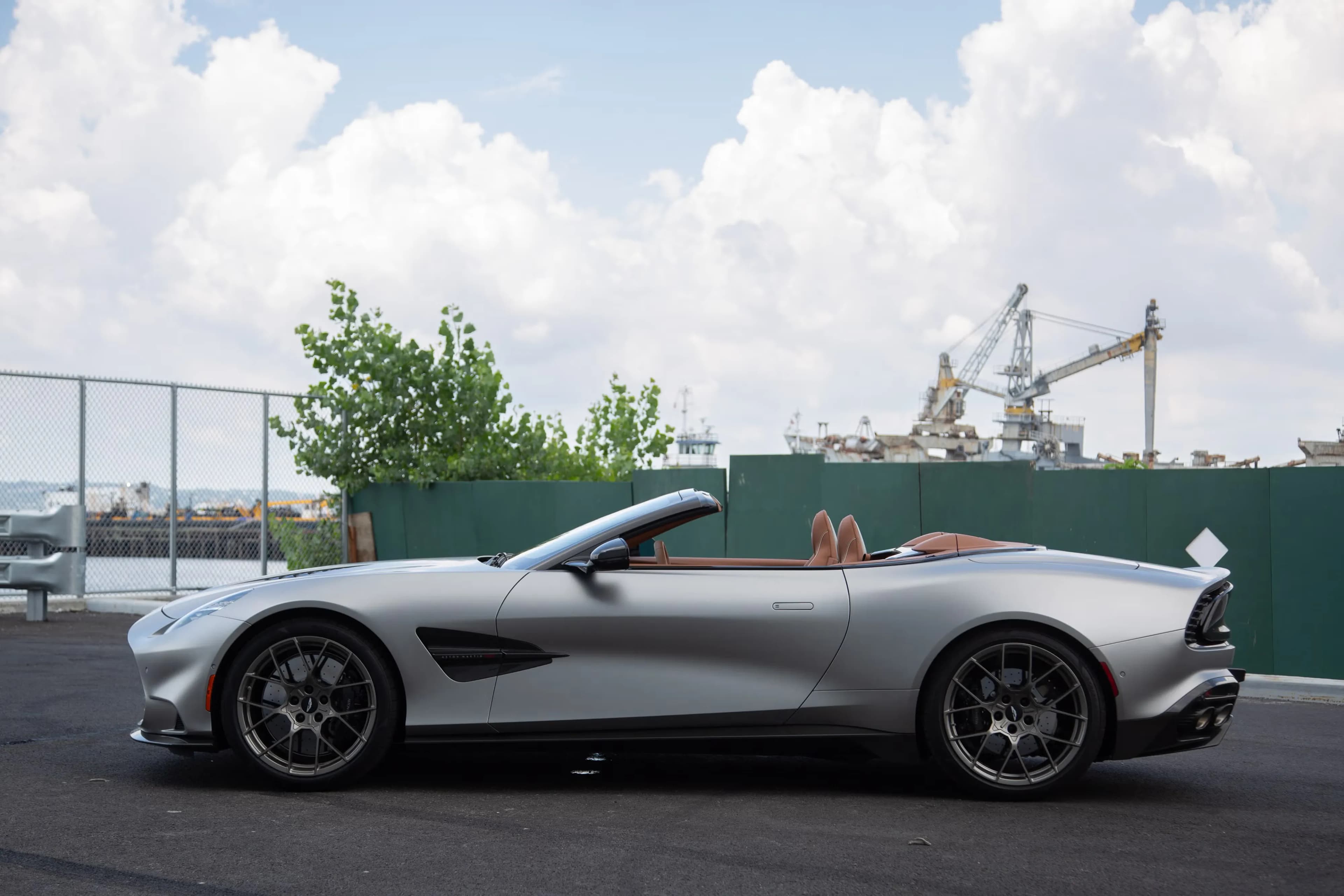 Aston Martin Vanquish – photo 5