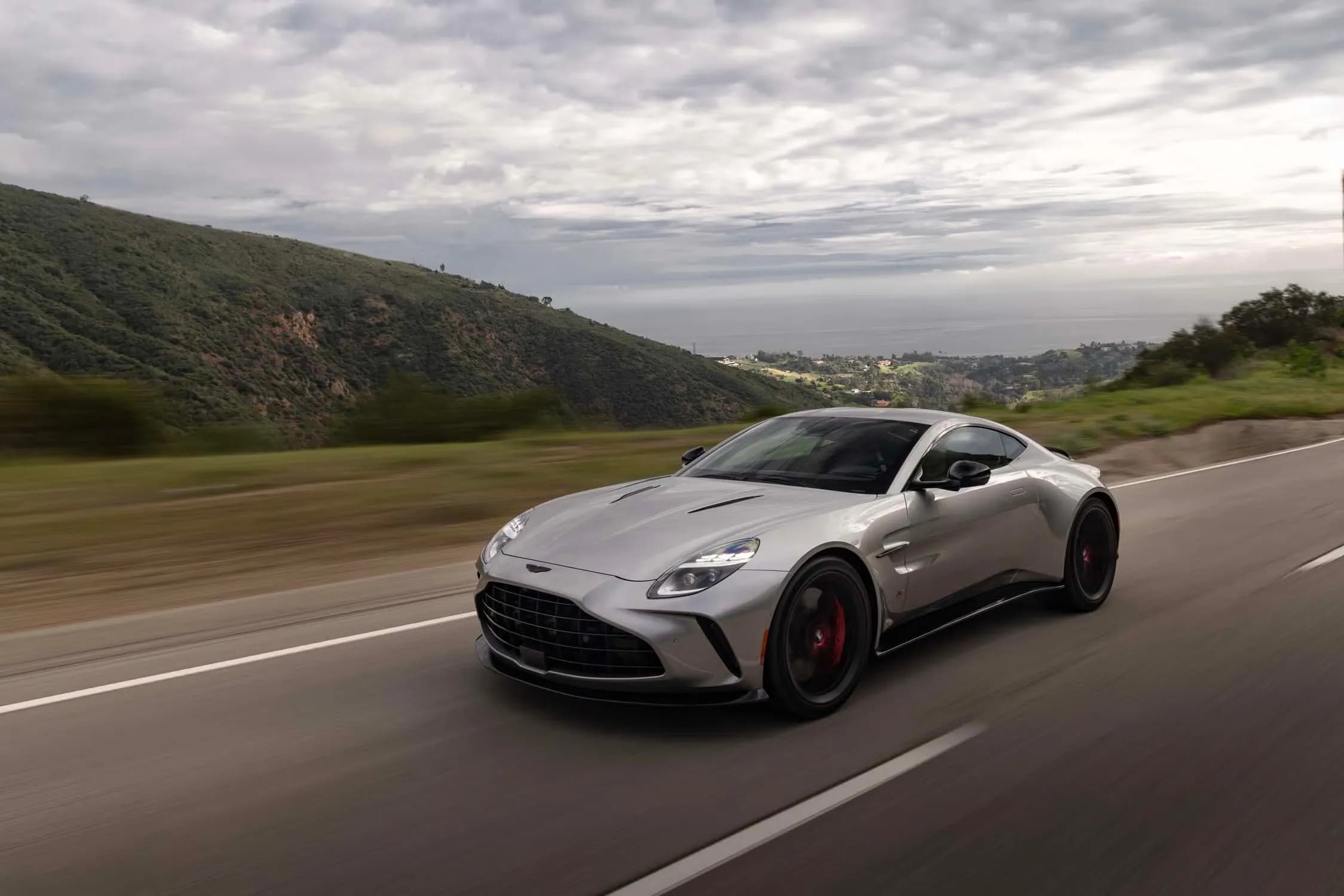 Aston Martin Vantage – photo 3