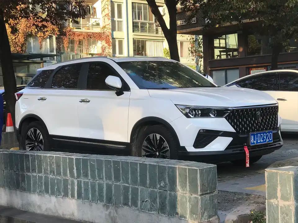 2025 Bestune T77