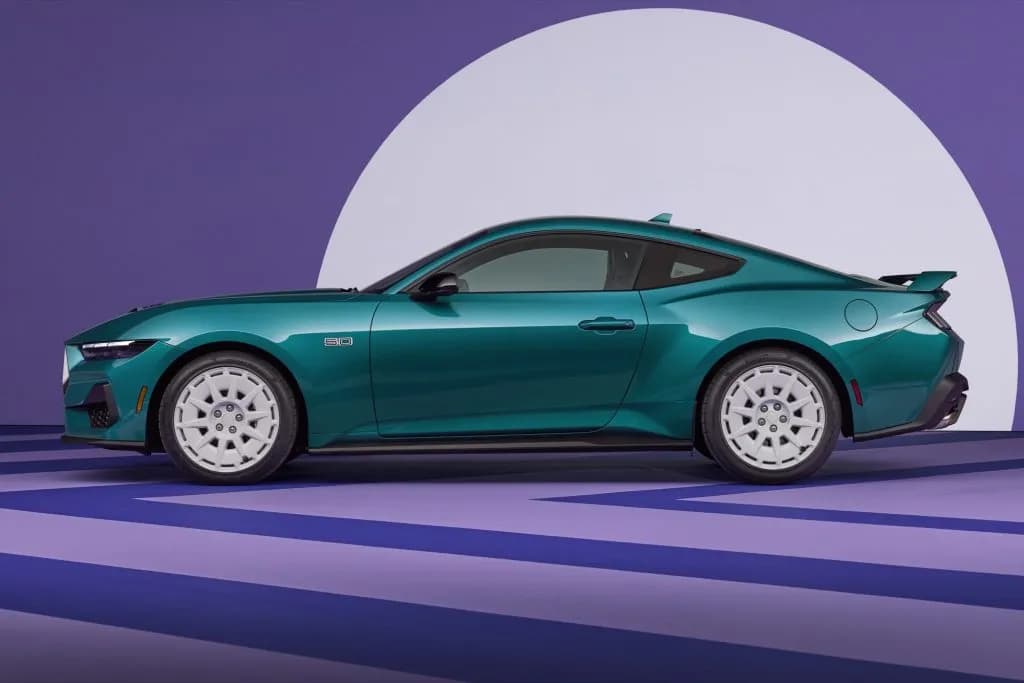 Ford Mustang – photo 2