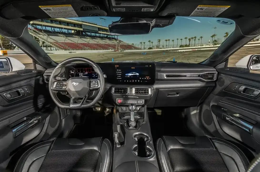 Ford Mustang – photo 6