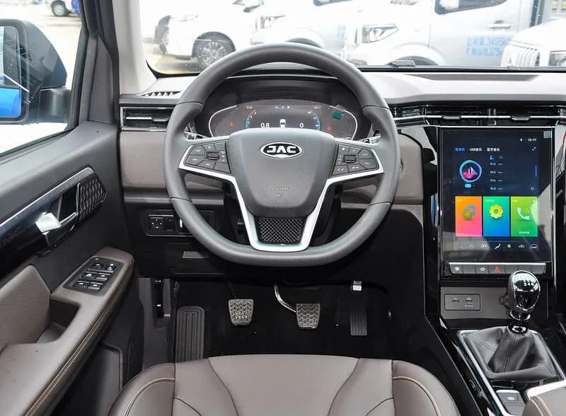 JAC T8 – photo 3