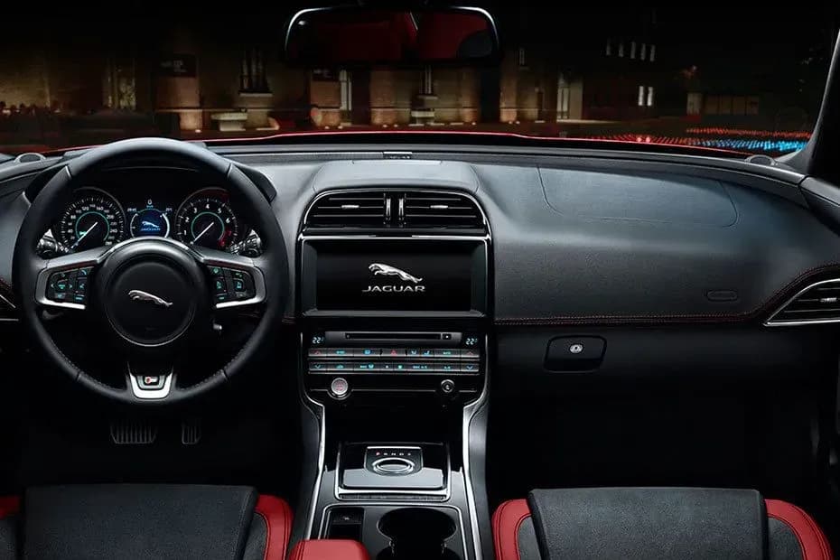 Jaguar XE – photo 6