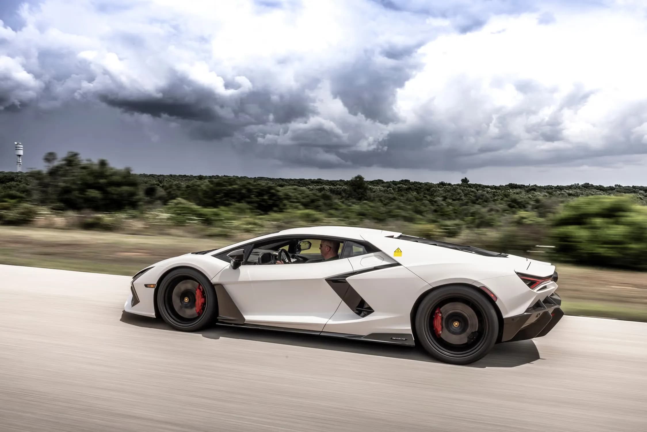 Lamborghini Revuelto – photo 4