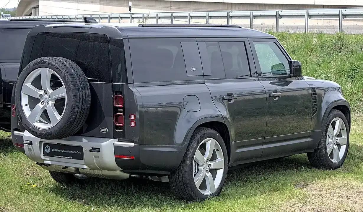 Land Rover Defender 130 – photo 6