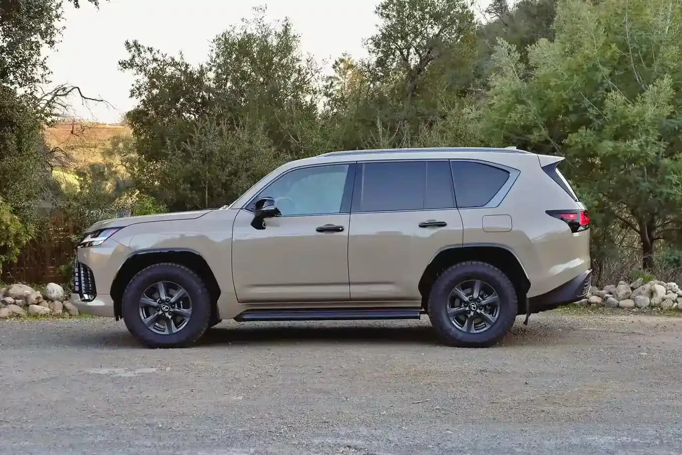 Lexus LX 700h – photo 2