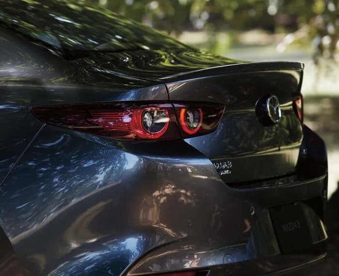 Mazda 3 Sedan – photo 2