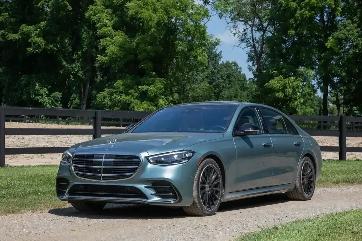 Mercedes-Benz S Class Sedan – photo 2