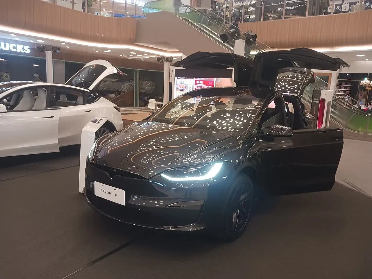 Tesla Model X – photo 4