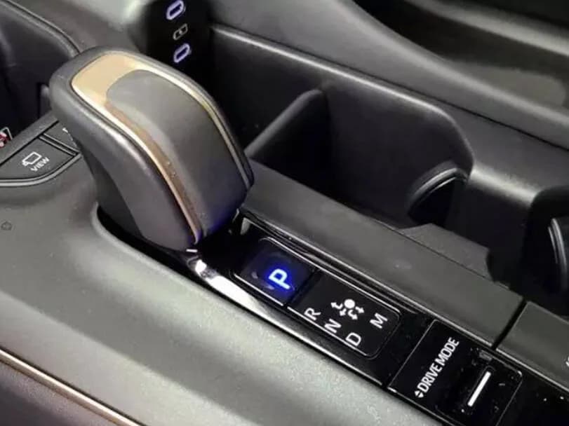Toyota Crown Hybrid – photo 5