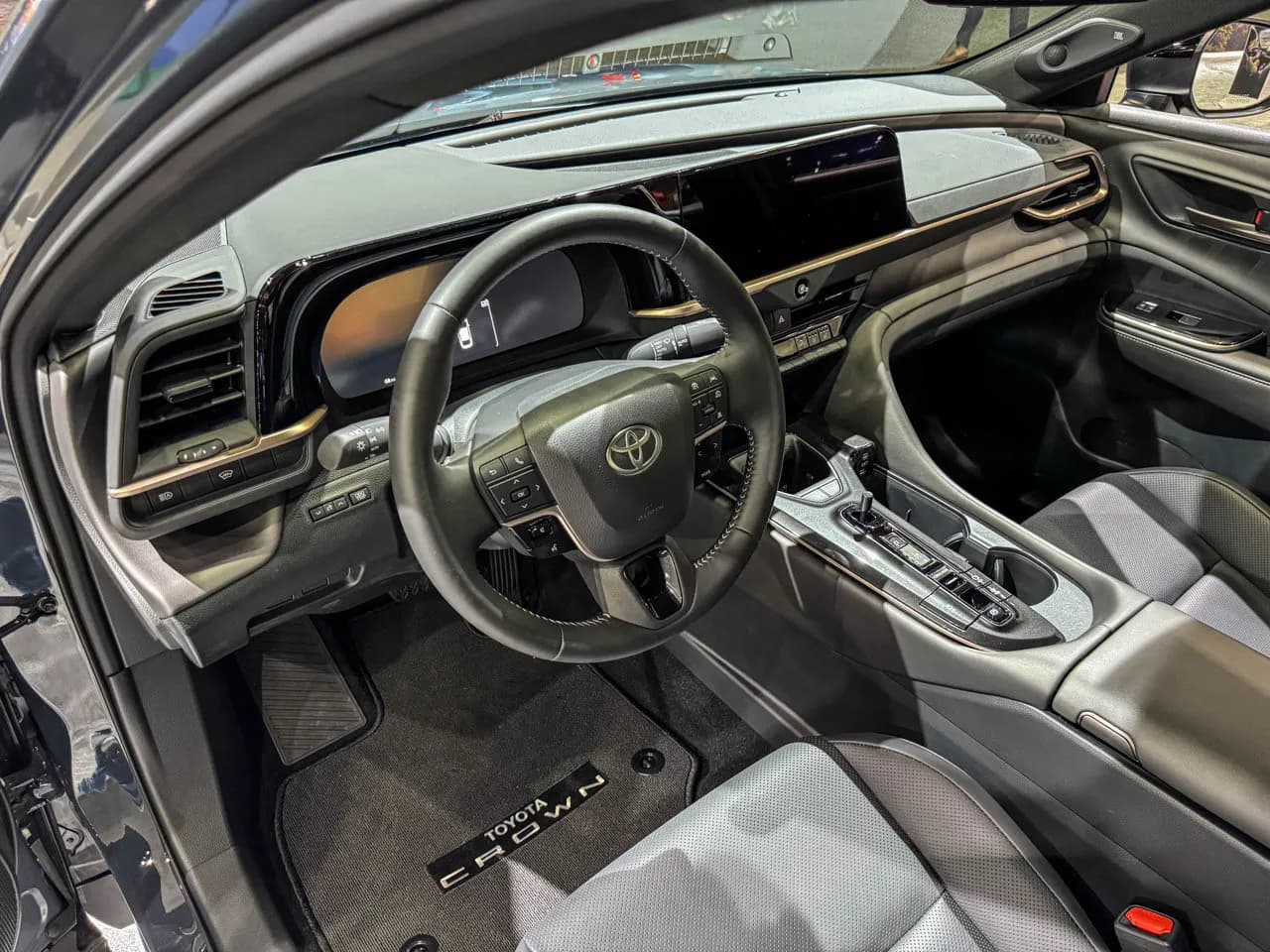 Toyota Crown Hybrid – photo 4