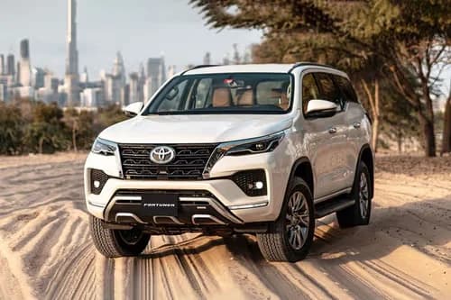 Toyota Fortuner – photo 2