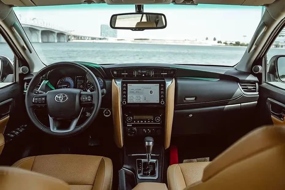 Toyota Fortuner – photo 3