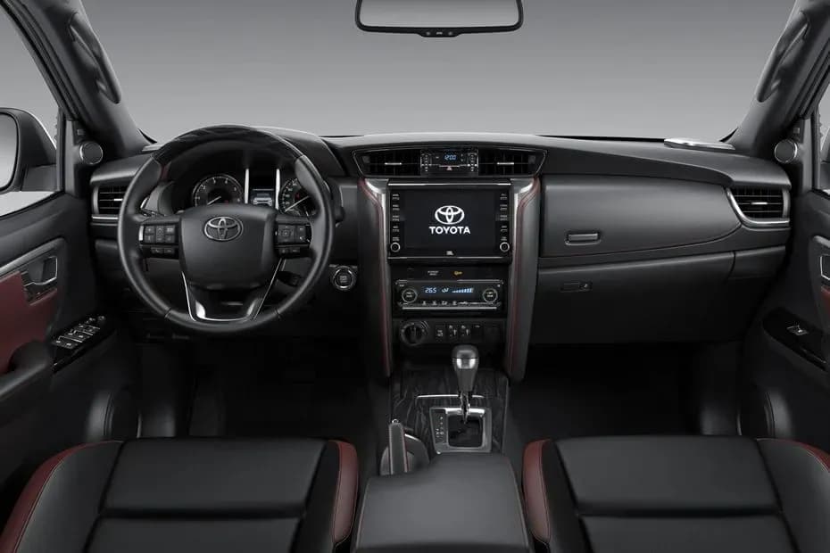 Toyota Fortuner – photo 4