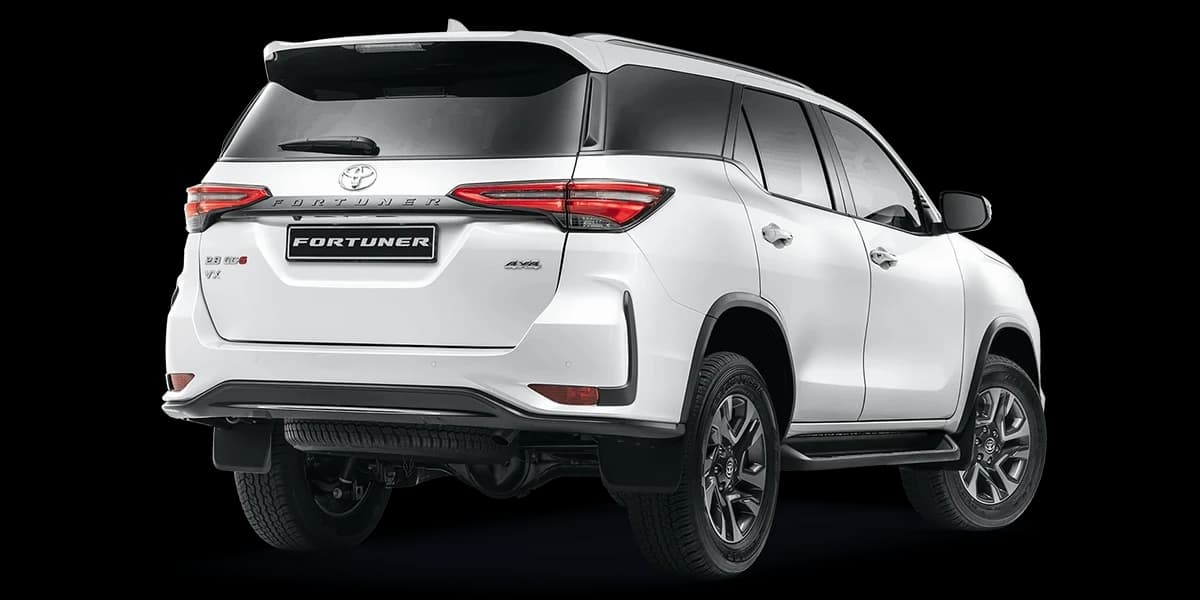 Toyota Fortuner – photo 5