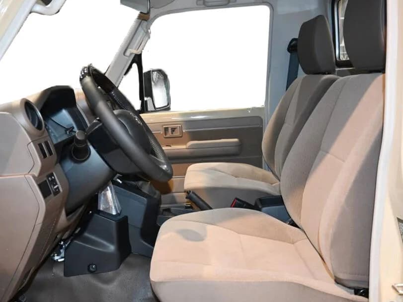 Toyota Land Cruiser 70 – photo 5