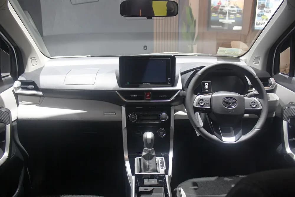Toyota Veloz – photo 4