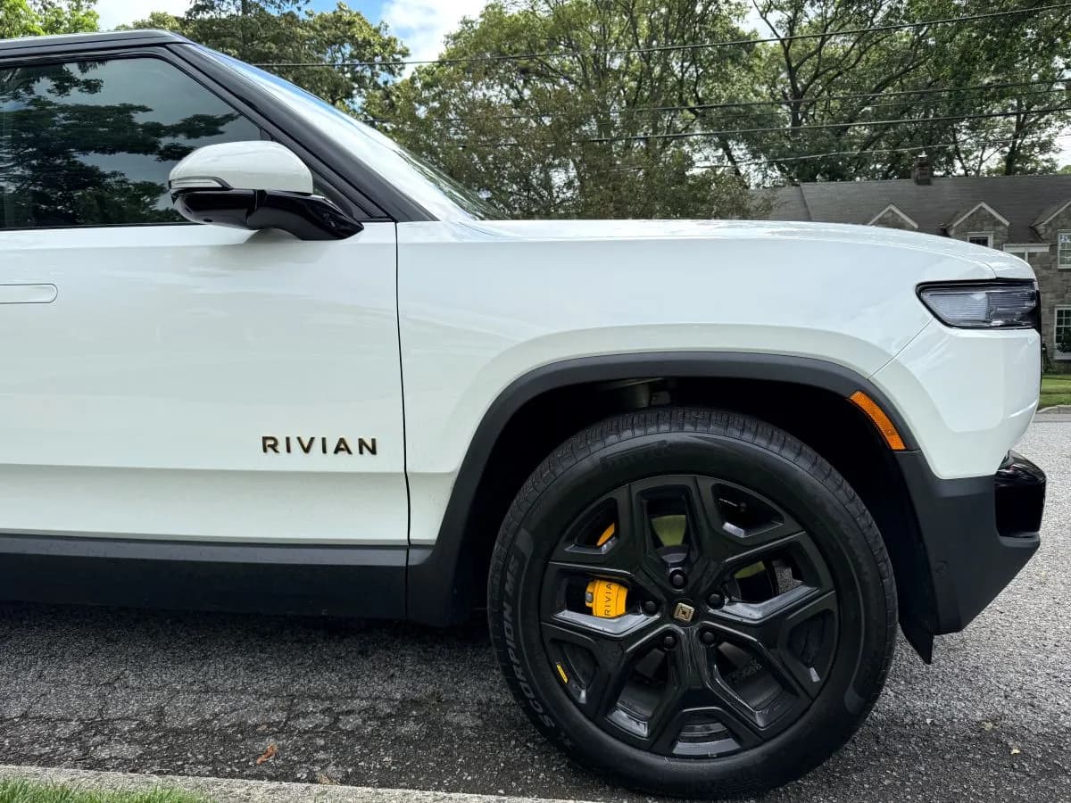 2026 Rivian R1S