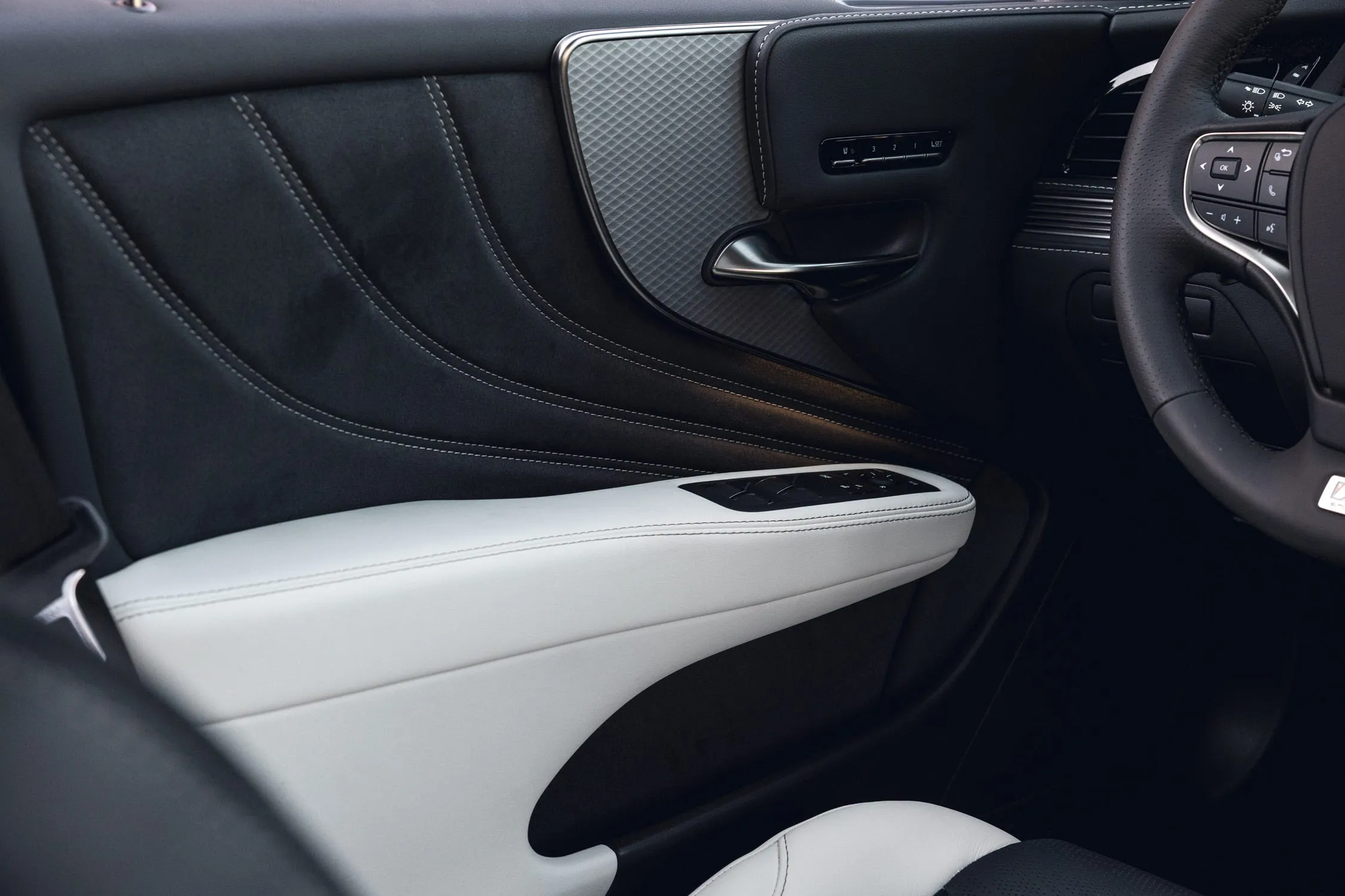 Lexus GS F – photo 1